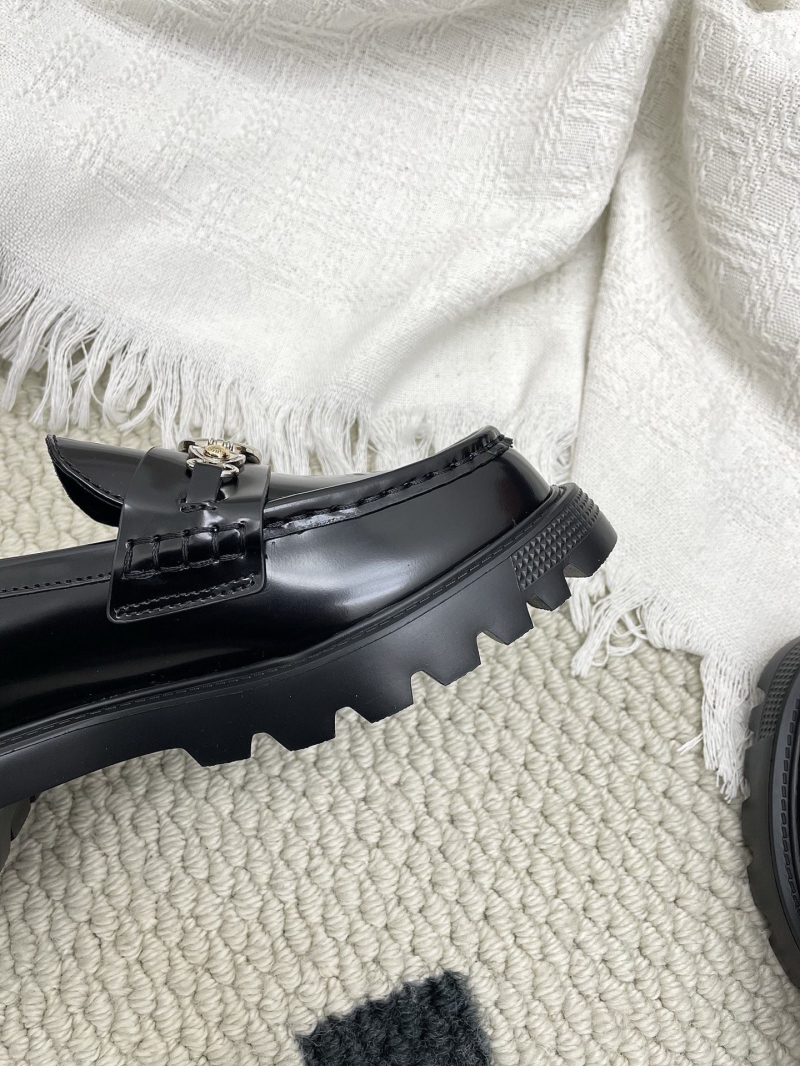 l0vis Vvtt0n loafers